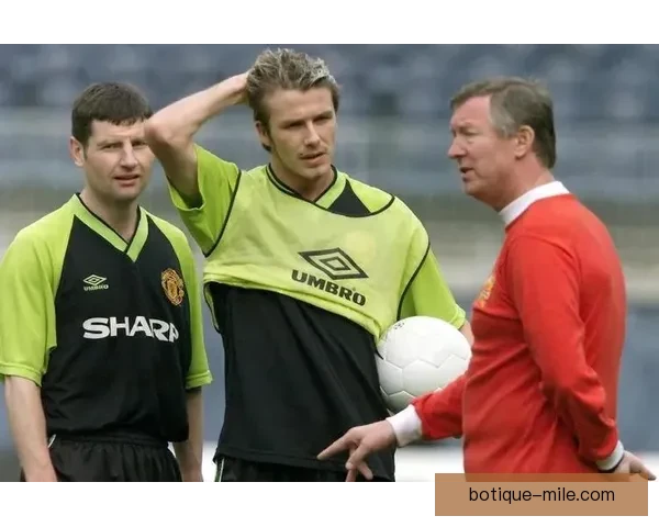 贝克汉姆重返曼彻斯特与曼联高层共进晚餐引发球迷热议